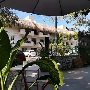 https://mandarinas-playa-suite.quintano-roohotels.com